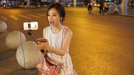 美女不认帐